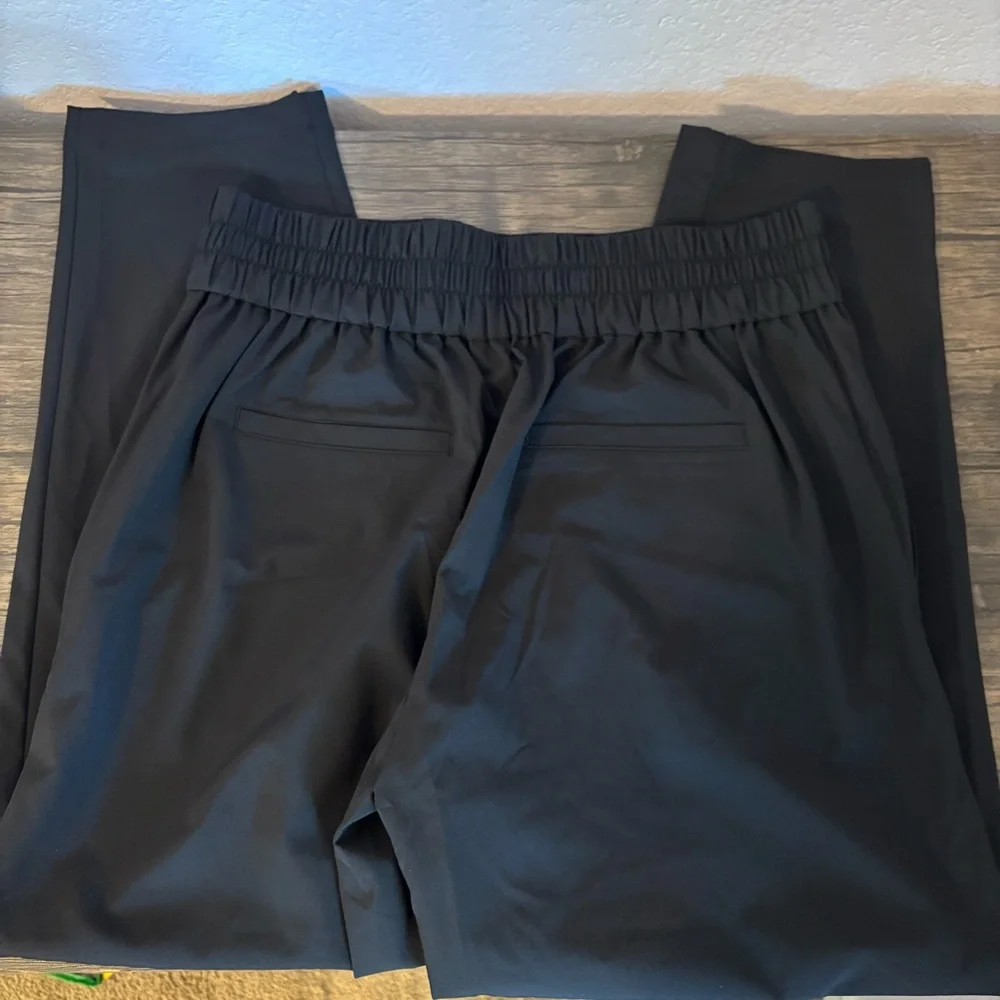 New pants size medium - Picture 2 of 5